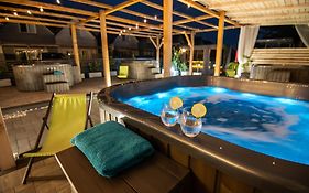 Old Tree Village & Restaurant